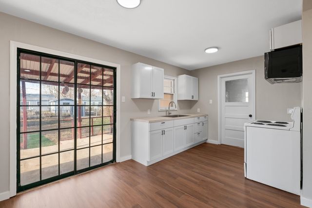 2313 S Volutsia Ave, Wichita, KS 67211