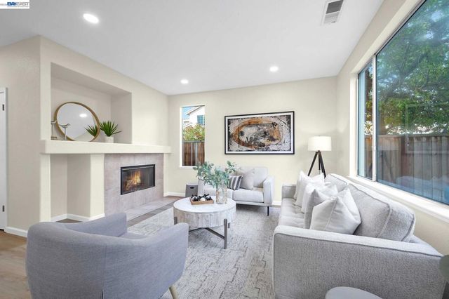 37489 Summer Holly Cmn, Fremont, CA 94536