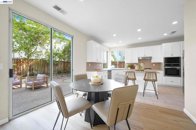 37489 Summer Holly Cmn, Fremont, CA 94536