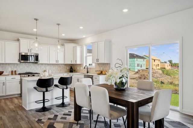 8885 Periwinkle Boulevard, Woodbury, MN 55129