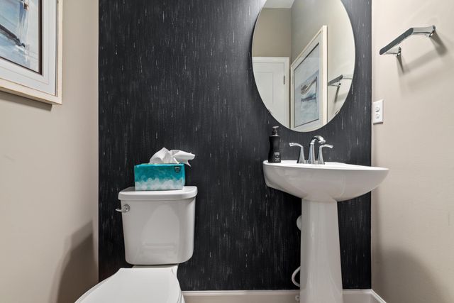 8885 Periwinkle Boulevard, Woodbury, MN 55129