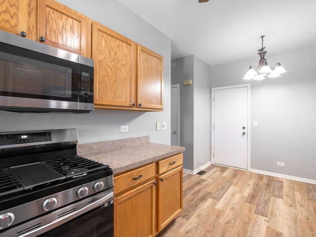 798 COUNTY LINE Road 798, Aurora, IL 60502