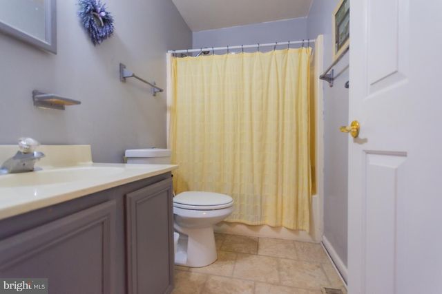 207 WILLOW BROOK DR, Charles Town, WV 25414
