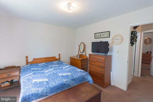 207 WILLOW BROOK DR, Charles Town, WV 25414