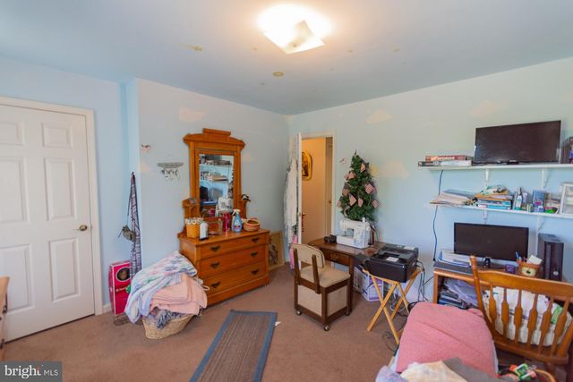 207 WILLOW BROOK DR, Charles Town, WV 25414