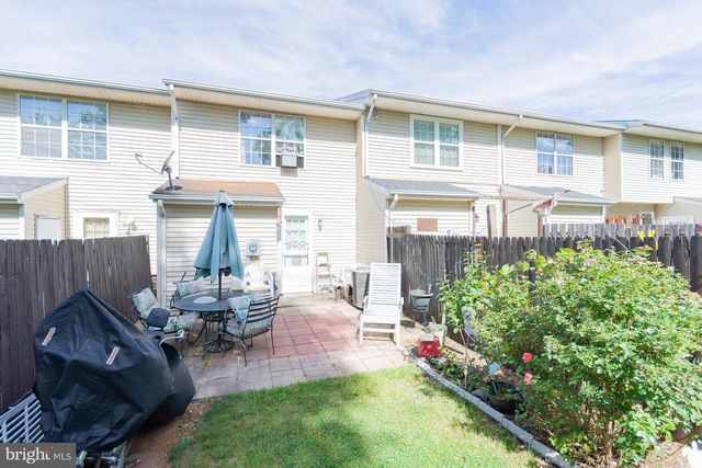 207 WILLOW BROOK DR, Charles Town, WV 25414
