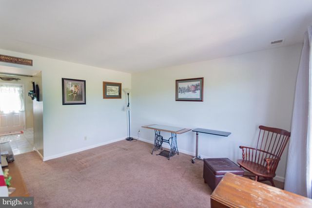 207 WILLOW BROOK DR, Charles Town, WV 25414