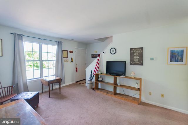 207 WILLOW BROOK DR, Charles Town, WV 25414