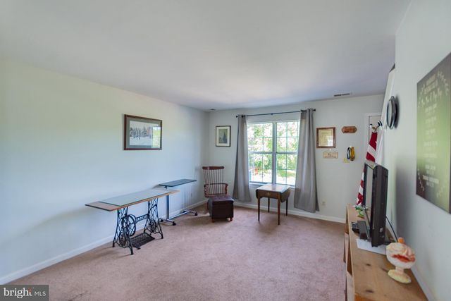 207 WILLOW BROOK DR, Charles Town, WV 25414