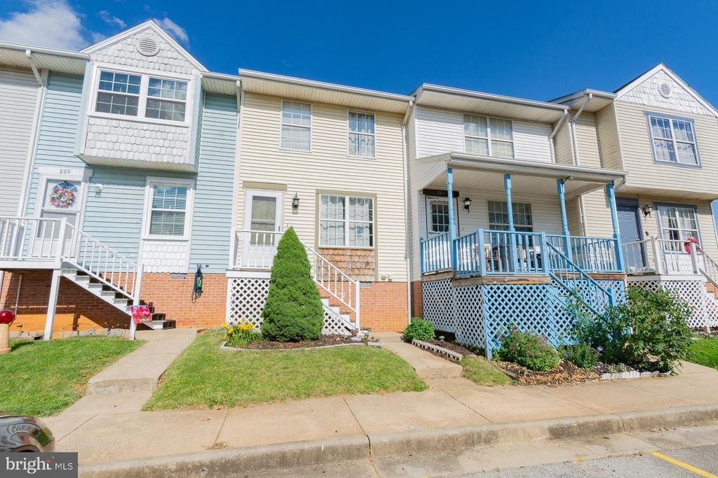 207 WILLOW BROOK DR, Charles Town, WV 25414