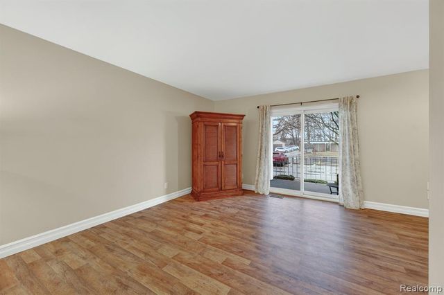 1870 Fort Street 1, Trenton, MI 48183