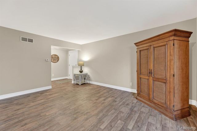 1870 Fort Street 1, Trenton, MI 48183