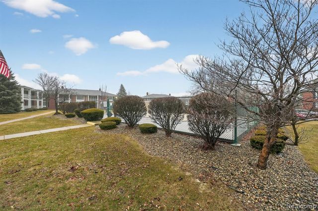 1870 Fort Street 1, Trenton, MI 48183