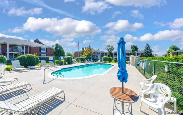 1870 Fort Street 1, Trenton, MI 48183