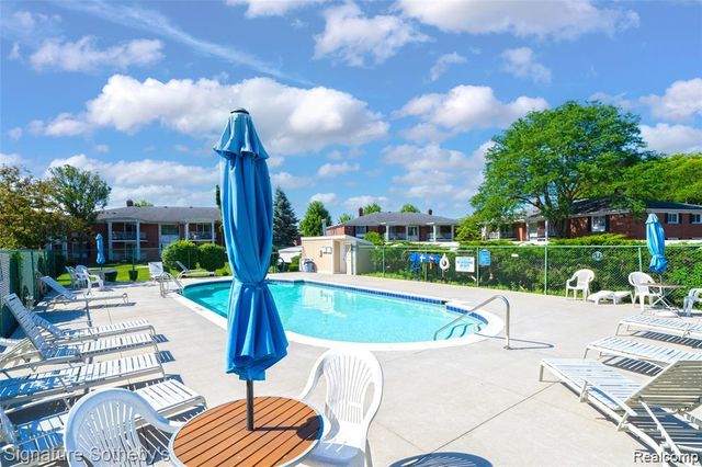 1870 Fort Street 1, Trenton, MI 48183