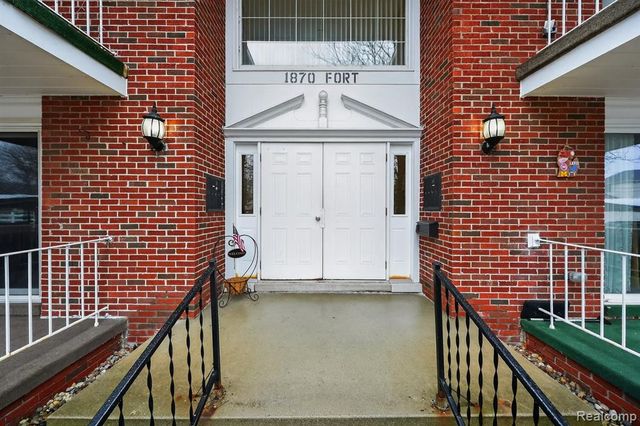 1870 Fort Street 1, Trenton, MI 48183