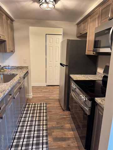 1870 Fort Street 1, Trenton, MI 48183