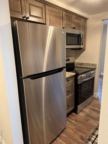 1870 Fort Street 1, Trenton, MI 48183
