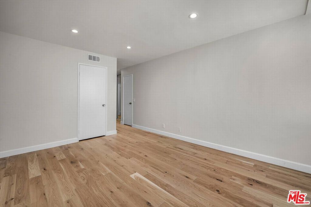 Image 14 of property listing at 10751 Wilshire Boulevard 909, Los Angeles, CA 90024