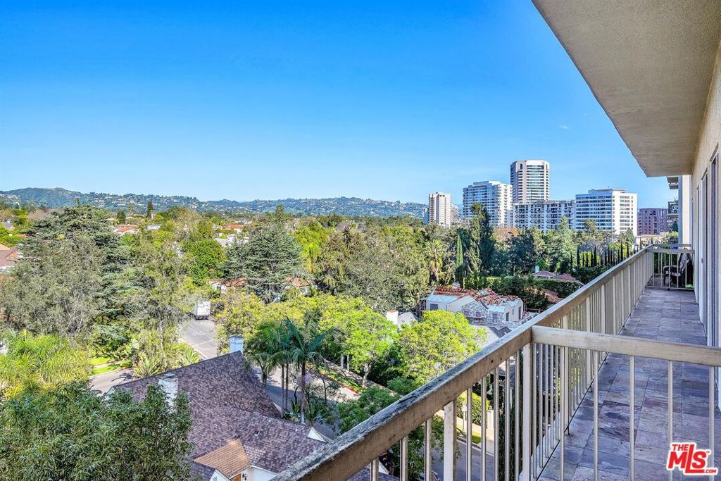 Image 16 of property listing at 10751 Wilshire Boulevard 909, Los Angeles, CA 90024