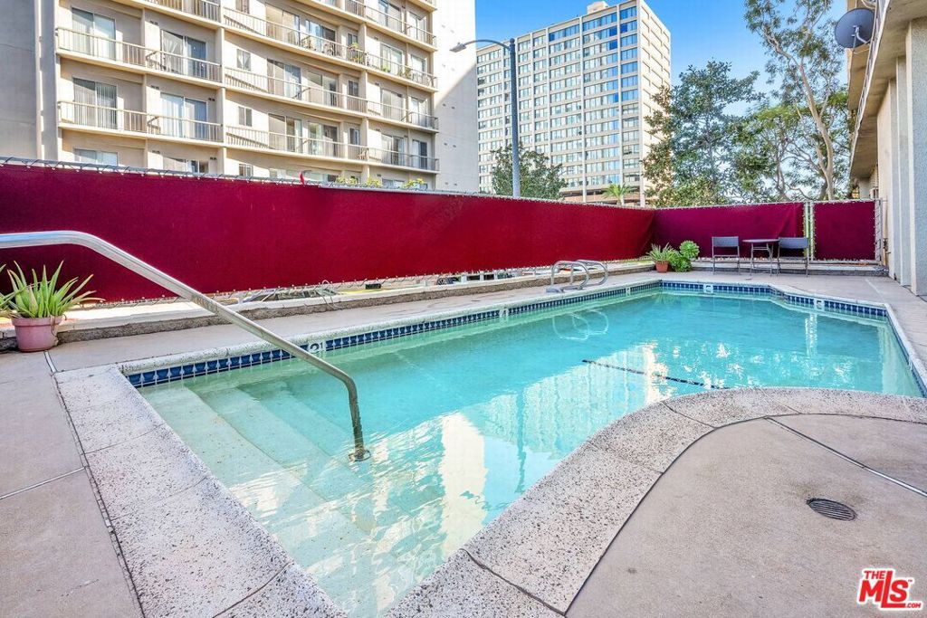 Image 18 of property listing at 10751 Wilshire Boulevard 909, Los Angeles, CA 90024