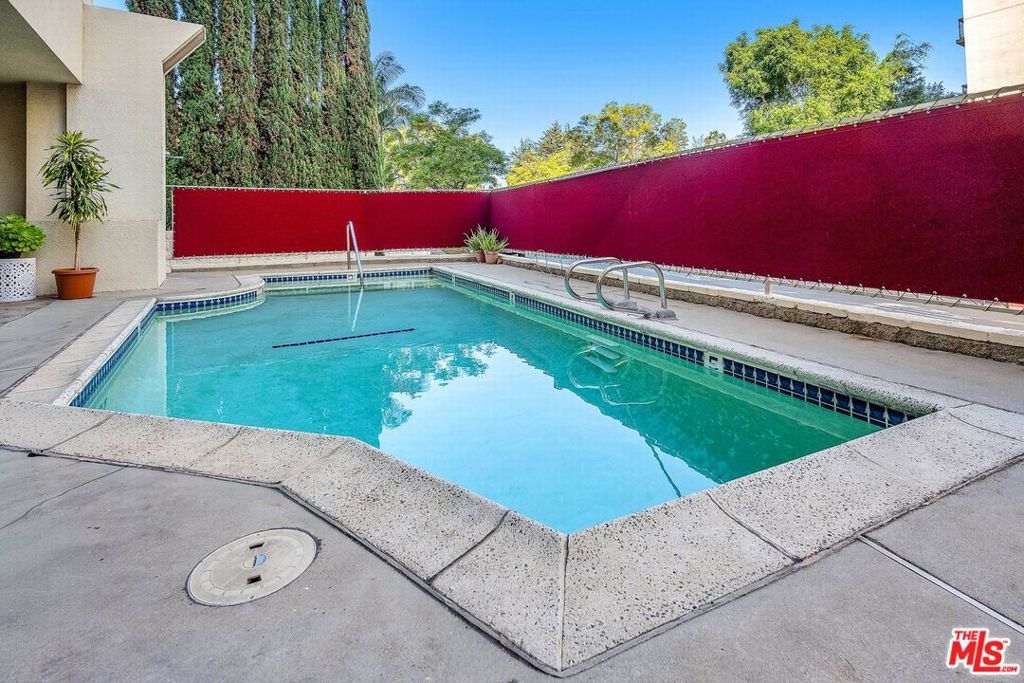 Image 19 of property listing at 10751 Wilshire Boulevard 909, Los Angeles, CA 90024