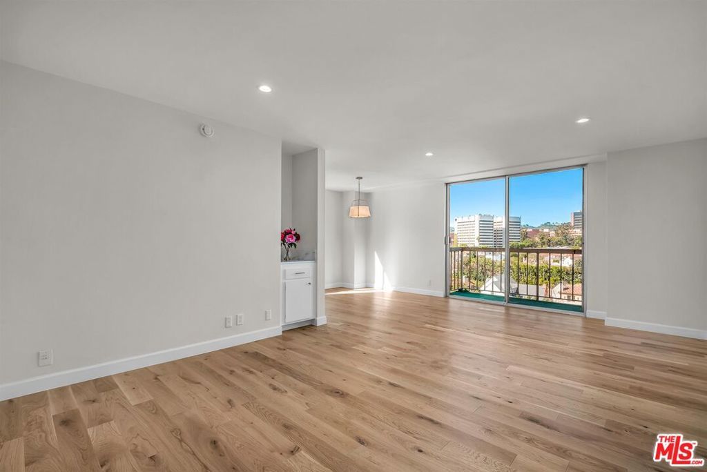 Image 2 of property listing at 10751 Wilshire Boulevard 909, Los Angeles, CA 90024