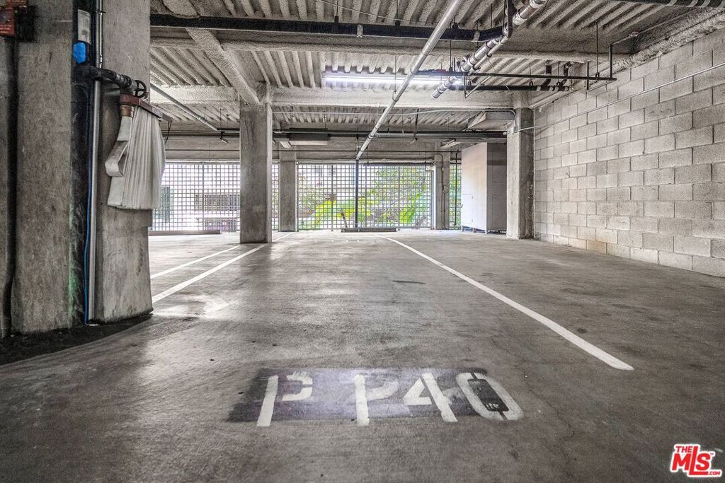 Image 20 of property listing at 10751 Wilshire Boulevard 909, Los Angeles, CA 90024