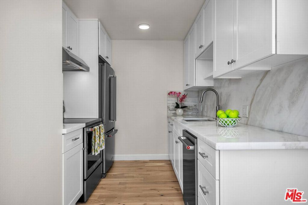 Image 8 of property listing at 10751 Wilshire Boulevard 909, Los Angeles, CA 90024