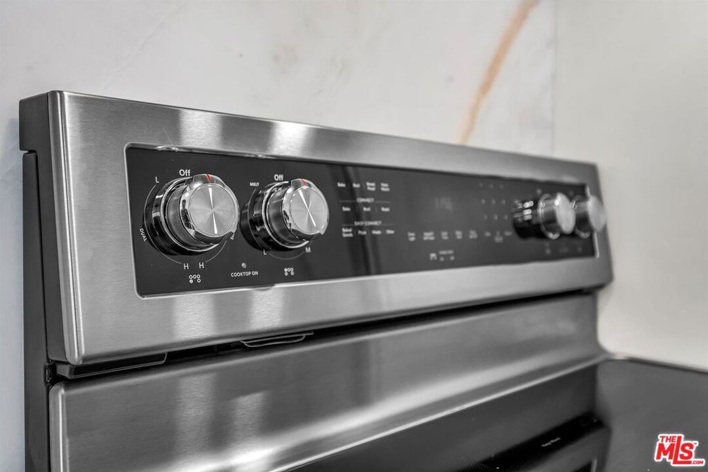 Image 9 of property listing at 10751 Wilshire Boulevard 909, Los Angeles, CA 90024
