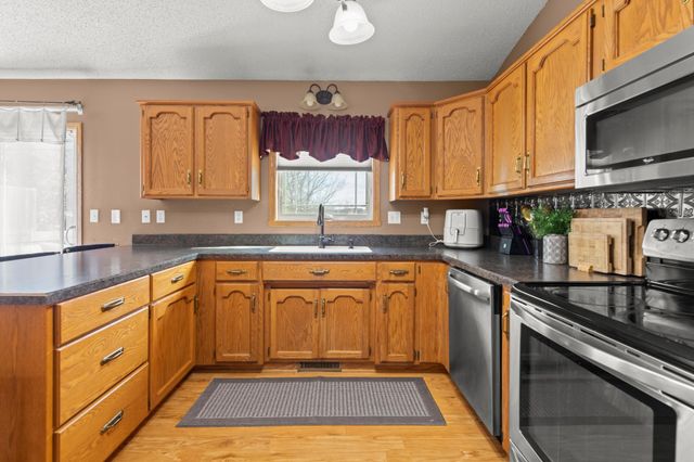 3912 7th Street S, Moorhead, MN 56560