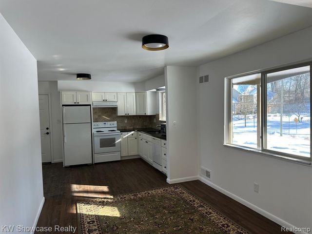 6350 Brockhurst Blvd Boulevard, West Bloomfield, MI 48322