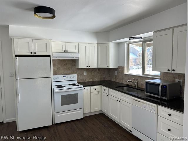 6350 Brockhurst Blvd Boulevard, West Bloomfield, MI 48322