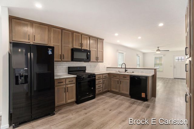 1283 E Ellis Road 19, Norton Shores City, MI 49441