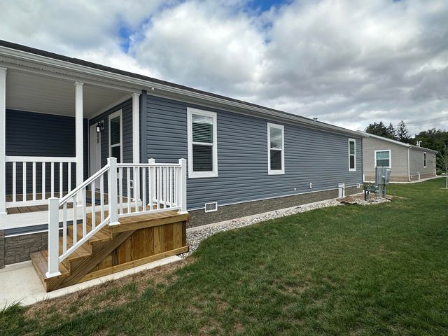 1283 E Ellis Road 19, Norton Shores City, MI 49441