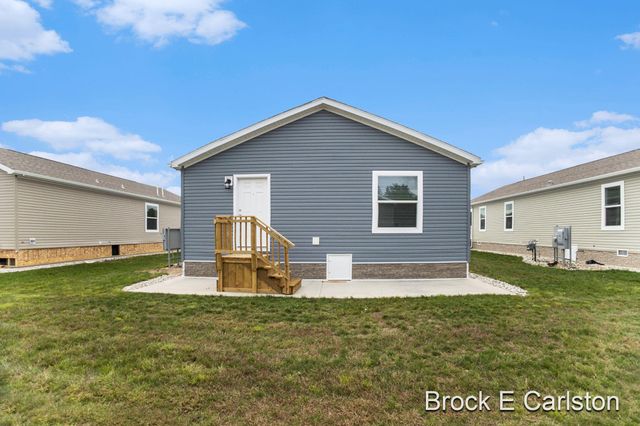 1283 E Ellis Road 19, Norton Shores City, MI 49441