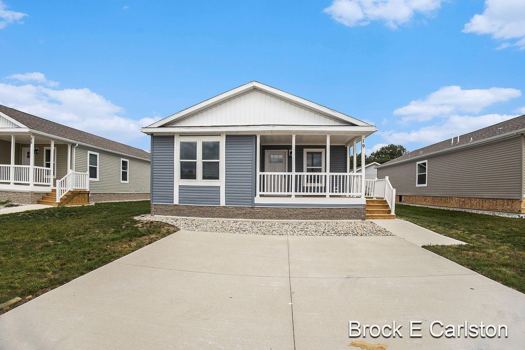 1283 E Ellis Road 19, Norton Shores City, MI 49441