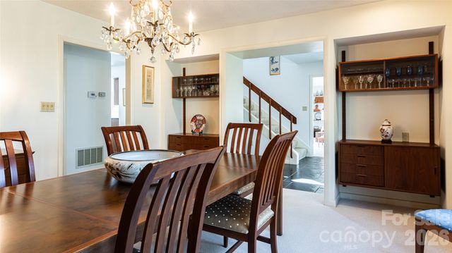 12 Stuyvesant Crescent, Asheville, NC 28803