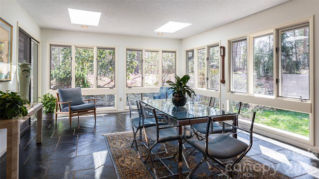 12 Stuyvesant Crescent, Asheville, NC 28803