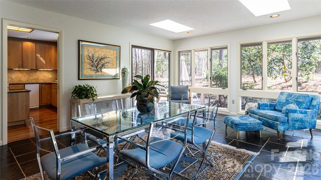 12 Stuyvesant Crescent, Asheville, NC 28803