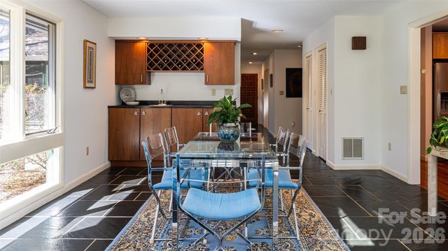 12 Stuyvesant Crescent, Asheville, NC 28803