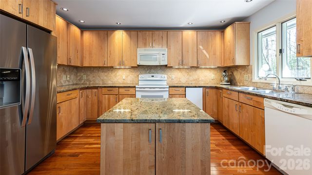 12 Stuyvesant Crescent, Asheville, NC 28803