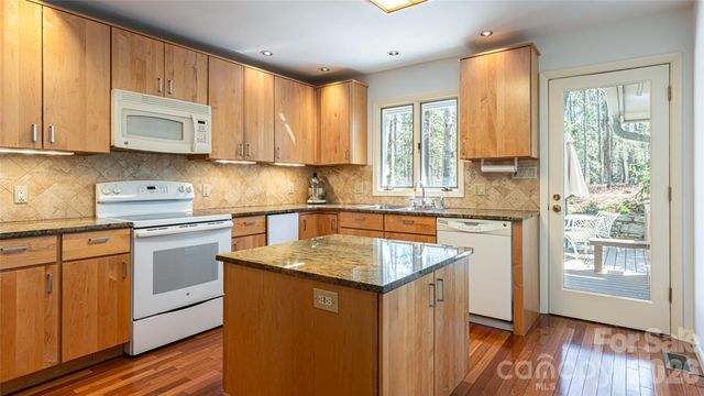 12 Stuyvesant Crescent, Asheville, NC 28803