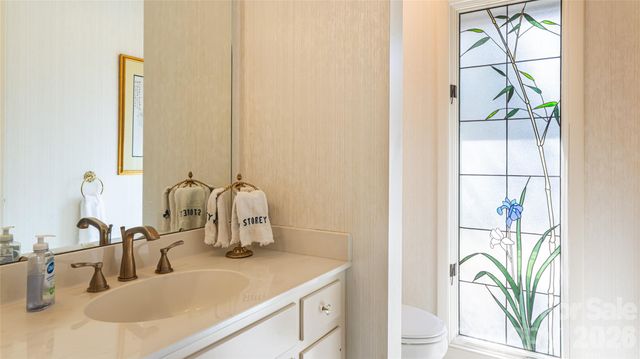 12 Stuyvesant Crescent, Asheville, NC 28803