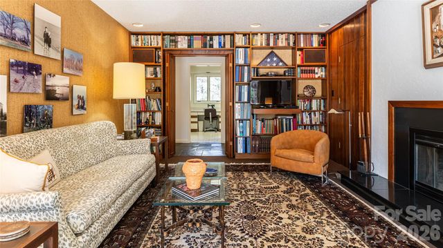 12 Stuyvesant Crescent, Asheville, NC 28803