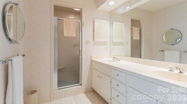 12 Stuyvesant Crescent, Asheville, NC 28803