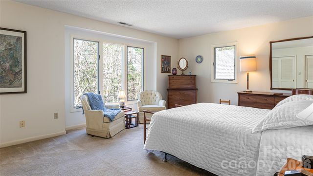 12 Stuyvesant Crescent, Asheville, NC 28803