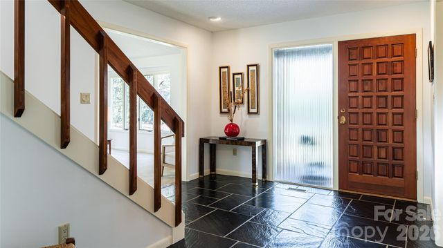 12 Stuyvesant Crescent, Asheville, NC 28803