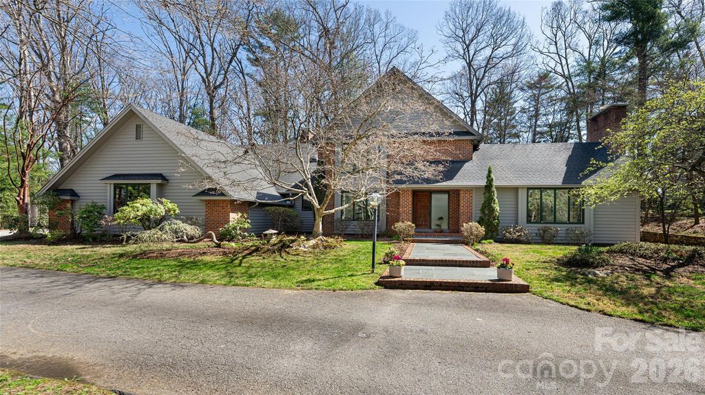 12 Stuyvesant Crescent, Asheville, NC 28803