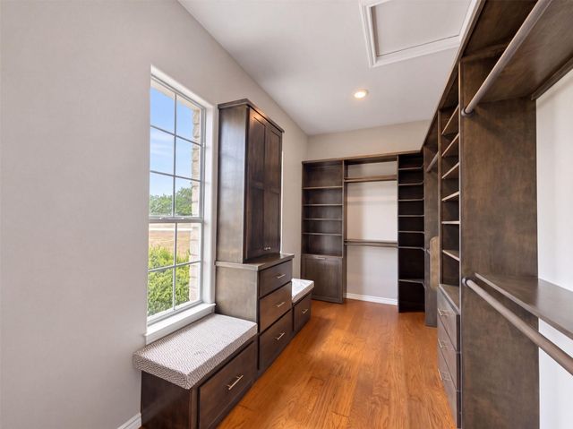 302 Saddletree LN, Dripping Springs, TX 78620